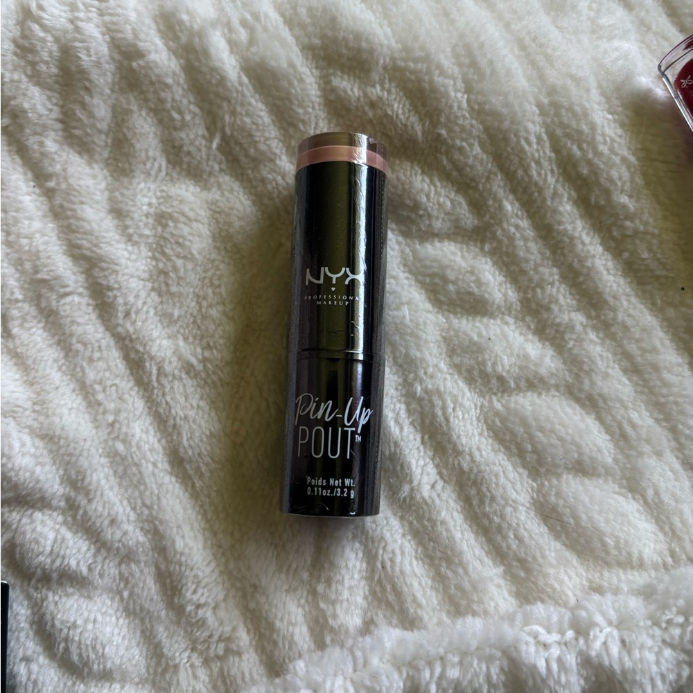 NYX Pin-Up Pout Lipstick - nude